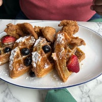 Foto scattata a Breakfast At Barneys da Regina H. il 3/28/2023