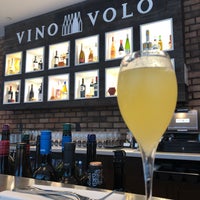 Foto diambil di Vino Volo Wine Bar oleh Jeff E. pada 11/22/2021
