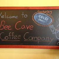 Foto tirada no(a) Bee Cave Coffee Co por Mark C. em 12/28/2013