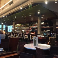 รูปภาพถ่ายที่ aumann café | restaurant | bar โดย flânerie f. เมื่อ 12/8/2015