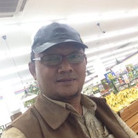 Photo taken at Indomaret Fresh by Ferry E. on 3/30/2017
