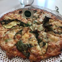 รูปภาพถ่ายที่ Restaurante Lapizza+sana โดย Tatiana เมื่อ 10/6/2019