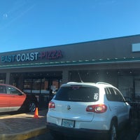 Foto tirada no(a) East Coast Pizza por Jaqi Moon . em 3/13/2018