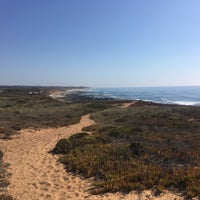 Foto diambil di Praia da Ilha do Pessegueiro oleh Helena V. pada 8/23/2019