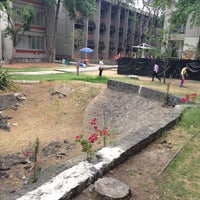 รูปภาพถ่ายที่ UNAM Facultad de Contaduría y Administración โดย Oskar A. เมื่อ 4/24/2013