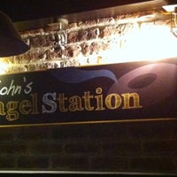 Das Foto wurde bei John&amp;#39; Bagel Station von John&amp;#39;s Bagel station am 2/23/2013 aufgenommen