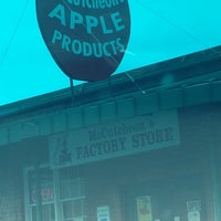 Foto diambil di McCutcheon&amp;#39;s Apple Products, Inc. oleh Mike B. pada 7/27/2017