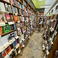 รูปภาพถ่ายที่ The Booksmith โดย Leonardo Tiberius ⛵ เมื่อ 12/15/2019