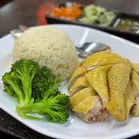 Photo taken at Lam Hoa Thuan Restaurant by Leonardo Tiberius ⛵ on 2/17/2023