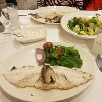Photo prise au Gold Yengeç Restaurant par Kıvanç A. le11/10/2017