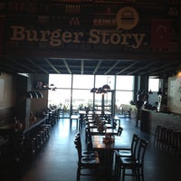 รูปภาพถ่ายที่ Burger Story โดย Nevzat เมื่อ 4/25/2013