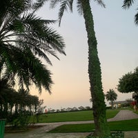 Foto diambil di Coral Beach Resort oleh hamadG 🔱 pada 11/27/2021