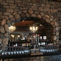 Foto tomada en The Wine Bistro &amp;amp; Whiskey Bar  por Chad T. el 2/13/2016