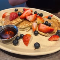 Photo taken at Snooze, an A.M. Eatery by Max M. on 4/9/2023