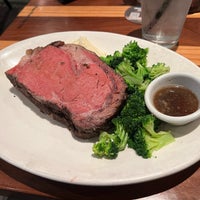 Photo taken at BJ&amp;#39;s Restaurant &amp;amp; Brewhouse by Max M. on 2/13/2023