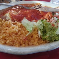 Foto scattata a El Campo Azul Mexican Restaurant da Kat I. il 5/8/2013