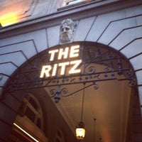 Foto tomada en The Ritz Salon  por Chris L. el 4/9/2015