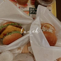 Photo taken at Freshness Burger by しちゃむ on 4/15/2022