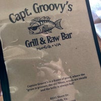 Das Foto wurde bei Captain Groovy&amp;#39;s Grill and Raw Bar von ℳăttℎℇⓌ ♔. am 12/11/2017 aufgenommen