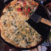7/13/2018 tarihinde Chris N.ziyaretçi tarafından Trescielos Pizzas y Helados'de çekilen fotoğraf