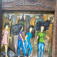 Photo taken at Clínica Dos Cachos -  Floreal Hair Salon by Arikas O. on 9/22/2022