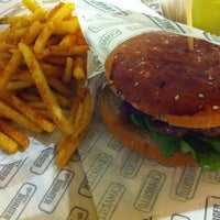 Photo taken at Mano Burger by Hande S. on 5/12/2013