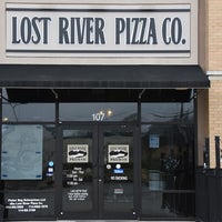 1/28/2021 tarihinde Lost River Pizza Co.ziyaretçi tarafından Lost River Pizza Co.'de çekilen fotoğraf