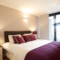 Das Foto wurde bei QualityLondonApartments.com von QualityLondonApartments.com am 7/26/2013 aufgenommen