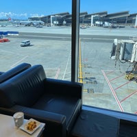 Photo taken at American Airlines Admirals Club by Aldous Noah on 3/4/2022
