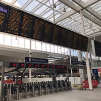 Photo taken at London Bridge Railway Station (LBG) by Aldous Noah on 5/7/2018