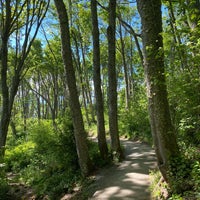 Photo taken at Discovery Park Loop Trail by Aldous Noah on 5/10/2021