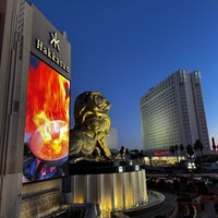 Photo taken at MGM Grand Hotel &amp;amp; Casino by Aldous Noah on 12/9/2023