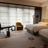 Foto diambil di Renaissance Nanjing Olympic Centre Hotel oleh Shiira pada 3/25/2023