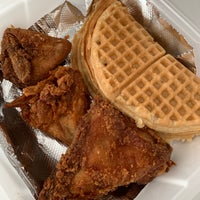 Photo taken at Roscoe&amp;#39;s House of Chicken and Waffles by Angela F. on 4/2/2022