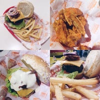 รูปภาพถ่ายที่ Burger Company โดย Catsi C. เมื่อ 2/22/2016