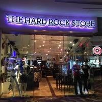 Das Foto wurde bei The Hard Rock Store von Michael R. am 3/7/2016 aufgenommen