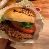 Photo taken at BurgerFi by LA. 👩🏽‍🔬 on 3/16/2020