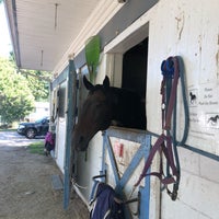 Foto diambil di Thomas School of Horsemanship Summer Day Camp &amp;amp; Riding School oleh Masayo K. pada 9/21/2019