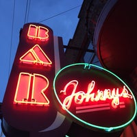 Снимок сделан в Johnny&amp;#39;s Bar on Fulton пользователем Renee J. 3/3/2017