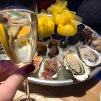 รูปภาพถ่ายที่ FISH HOUSE Oyster Bar &amp;amp; Restaurant โดย Katerina D. เมื่อ 2/10/2018