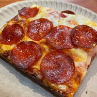 Foto diambil di MontyQ&amp;#39;s Brick Oven Pizza oleh Nate F. pada 11/11/2023