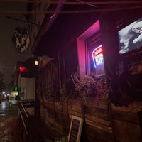 รูปภาพถ่ายที่ Freddy&amp;#39;s Bar โดย Nate F. เมื่อ 10/21/2023