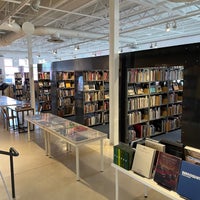 Das Foto wurde bei Arcana: Books on the Arts von Nate F. am 6/16/2022 aufgenommen