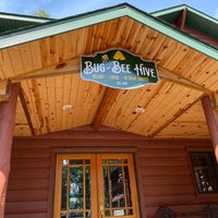 Foto tomada en BugBee Hive Resort  por Nate F. el 8/22/2021