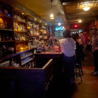 5/12/2022 tarihinde Nate F.ziyaretçi tarafından Lucey&amp;#39;s Lounge'de çekilen fotoğraf