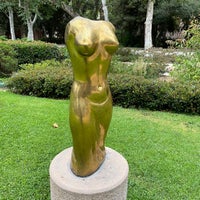 Photo taken at UCLA Franklin D. Murphy Sculpture Garden by Nate F. on 6/15/2022