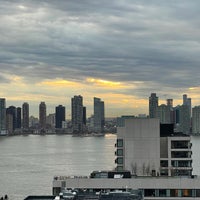 Снимок сделан в Tribeca Rooftop пользователем Nate F. 4/8/2024