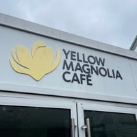 Foto tomada en Yellow Magnolia Café  por Nate F. el 8/17/2023