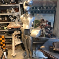Photo taken at Mantiques Modern by Nate F. on 9/4/2018