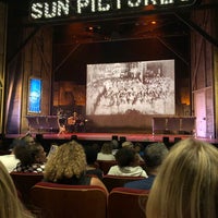 Foto diambil di Riverside Theatre oleh Stu F. pada 1/15/2020